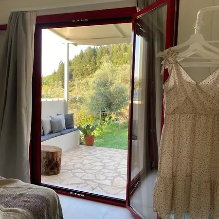 Cozy 2-bdrm-house With Garden And View, Iii Apartment Katouna