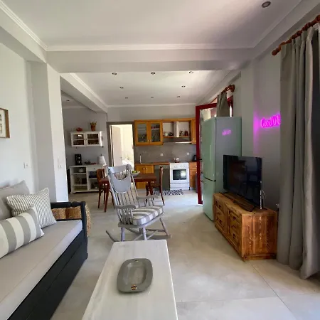 Apartment Cozy 2-bdrm-house With Garden And View, Iii