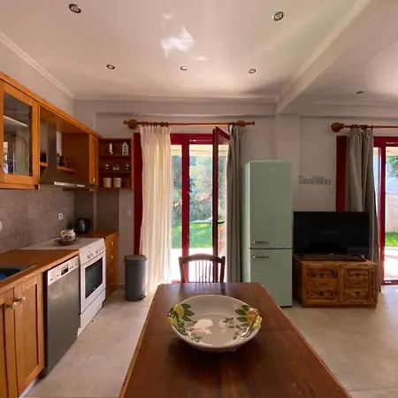 Apartment Cozy 2-bdrm-house With Garden And View, Iii *